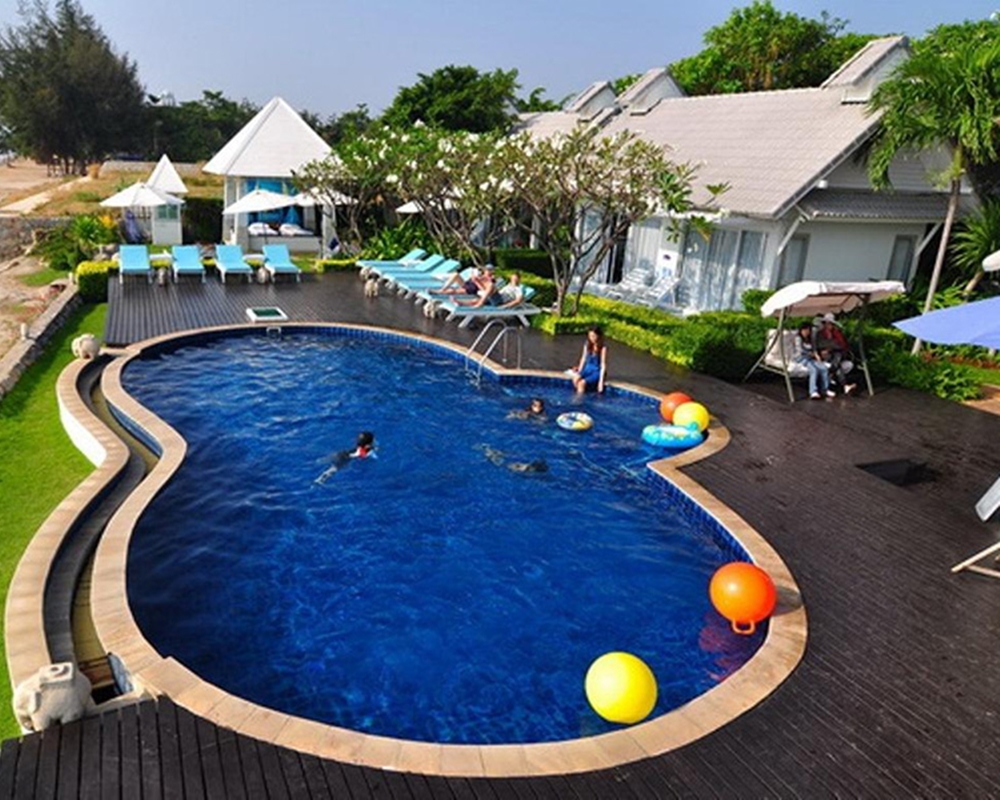 Hotels at Chao Samran Beach